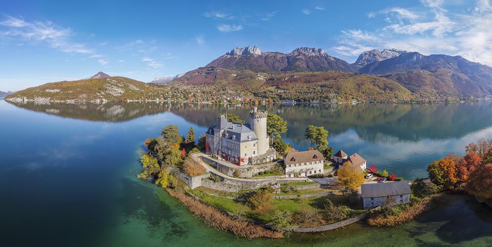 Drone 360 : Château de Duingt à l'automne