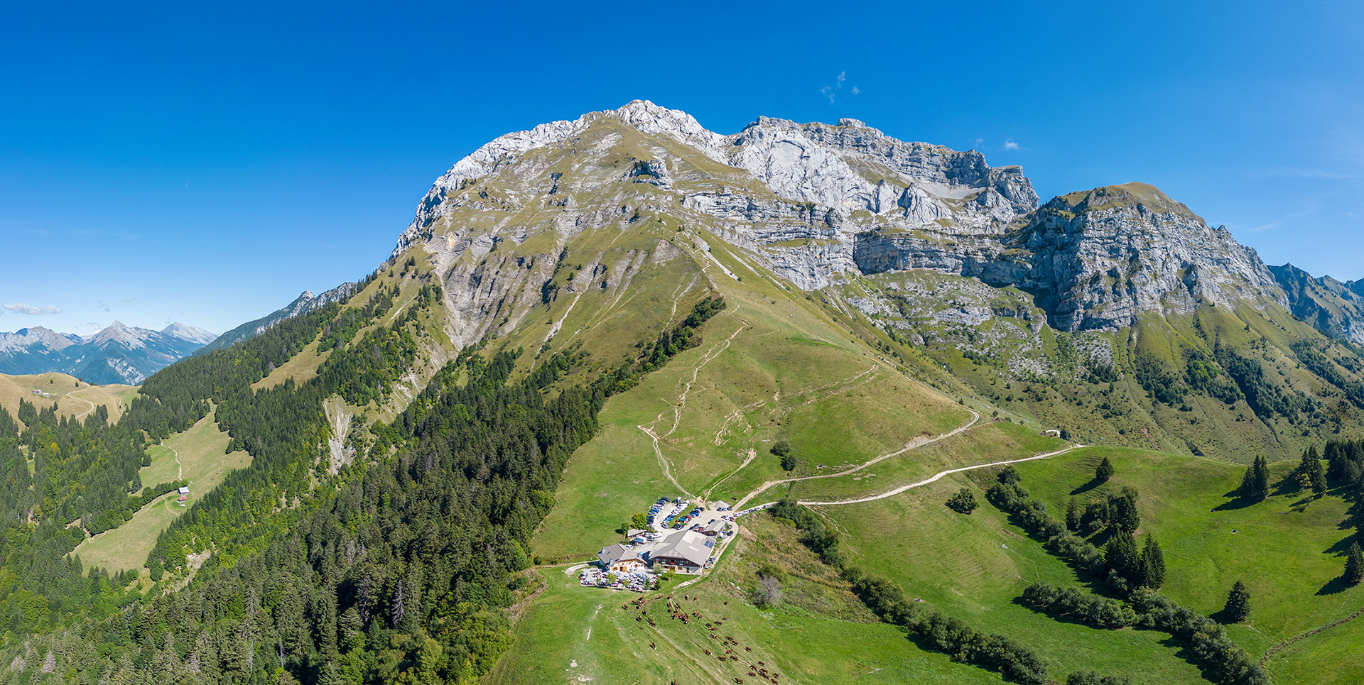 Drone 360 : Le massif des Bornes et la Tournette à 360°.