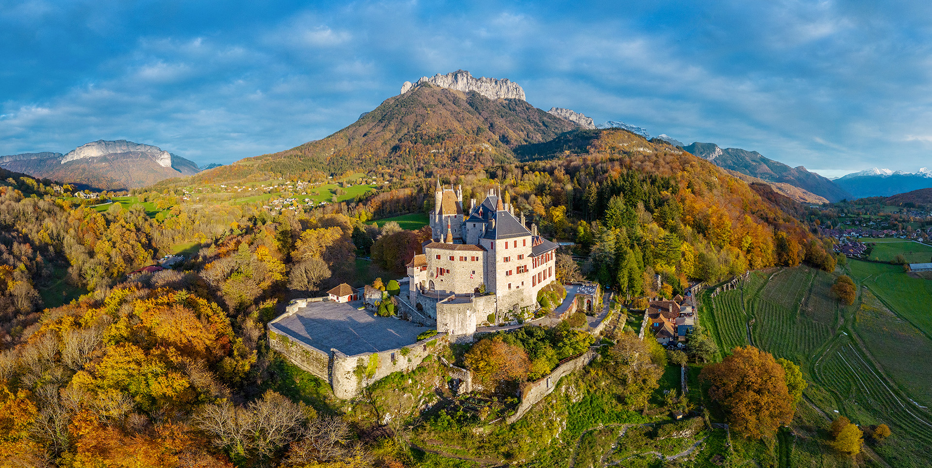 Drone 360 - Couleurs d'automne autour du lac d'Annecy