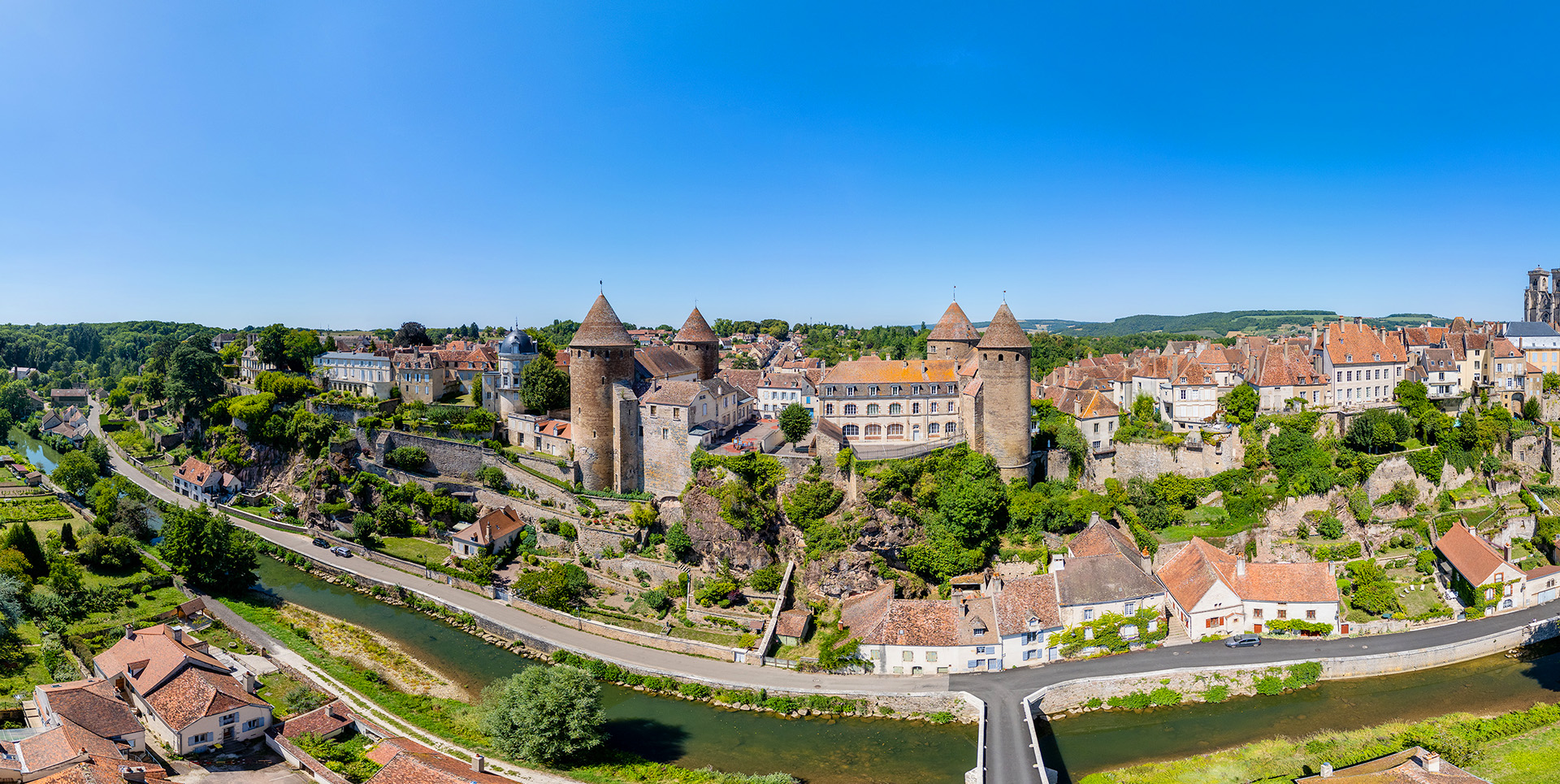 Reportage Photo Drone 360° en Bourgogne : Entre Vignes, Histoire et Villages de Charme